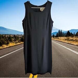 D J Summers 10 sleeveless black textured acetate dress. Perfect office, travel.
